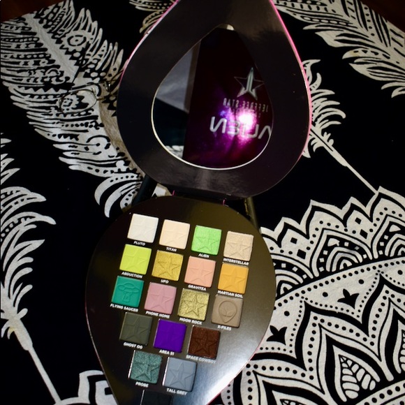 Jeffree 🌟 Alien Palette - Picture 2 of 9